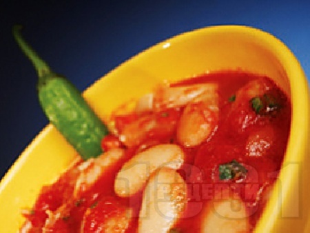 Бобена яхния от домати, чесън и босилек без запръжка - снимка на рецептата